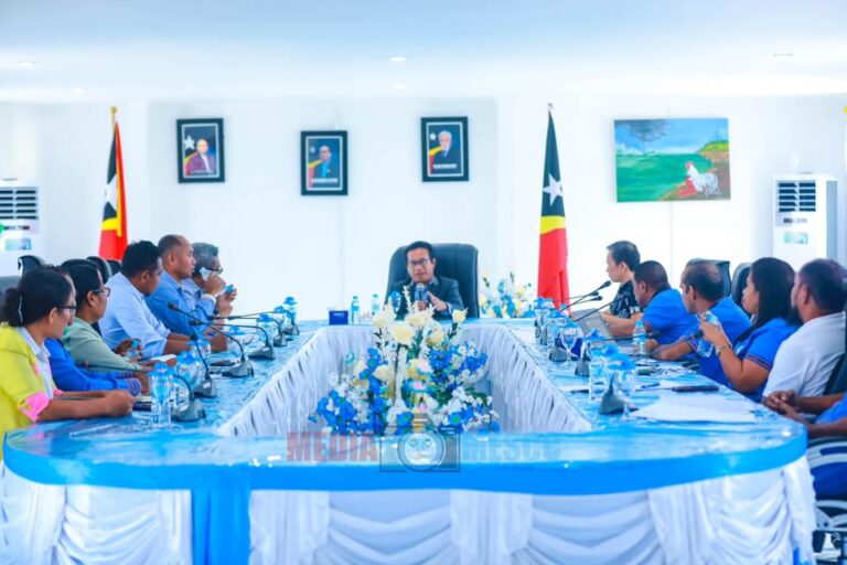 S.E. DR. JOSÉ HONÓRIO LIDEROU UMA REUNIÃO COM OS DIRIGENTES PARA DISCUTIR SOBRE O PROCESSO DE IMPLEMENTAÇÃO DOS INSTITUTOS POLITÉCNICOS