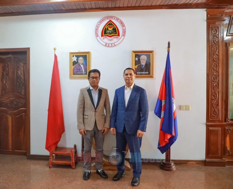 S.E. DR. JOSÉ HONÓRIO HO DELEGASAUN REUNIRAM COM S. EXA. O EMBAIXADOR SR. HERMENEGILDO LOPES