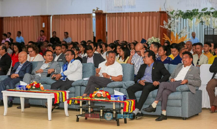 S.E.DR. JOSÉ HONÓRIO PARTICIPA SERIMÓNIA DESPEDIDA BOLSEIRUS BOLSA MÉRITU NAIN 92