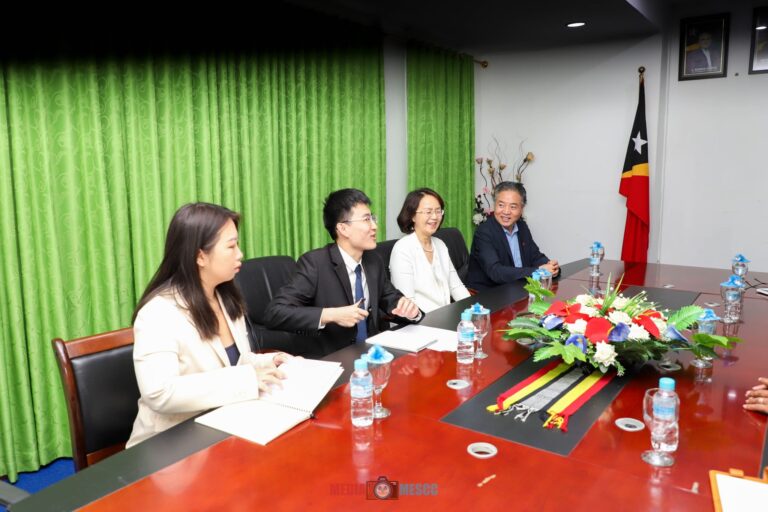 MINISTRO DO ENSINSO SUPERIOR REÚNE-SE COM A EMBAIXADORA DA REPÚBLICA  POPULAR DA CHINA E O REITOR DA UNTL