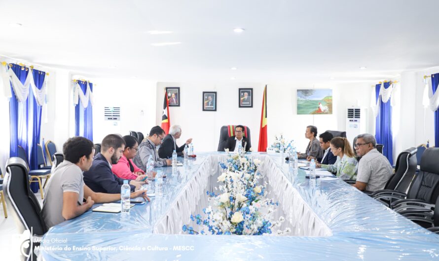 S. EXA. O MINISTRO DO ENSINO SUPERIOR RECEBEU UMA VISITA DE CORTESIA DO VICE-REITOR DA UNIVERSIDADE DE SÃO JOSÉ DE MACAU